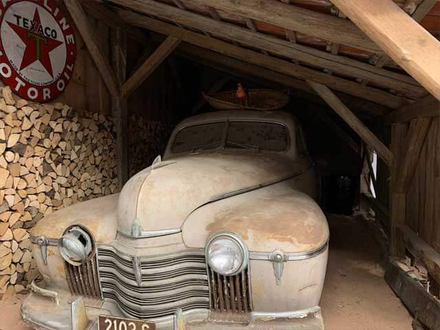 foodforcartoon_black_forest_classic-car-museum-Steim_barn-find