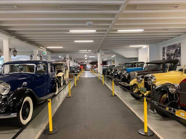 foodforcartoon_black_forest_classic-car-museum-Steim_entrance