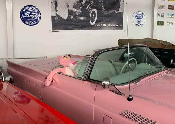 foodforcartoon_black_forest_classic-car-museum-Steim_pink-panther_2